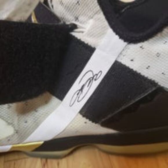 Nike LeBron XIV 860634-100 Sneakers Mens 14 High Top Leather BHM Basketball Y2K - Picture 12 of 16